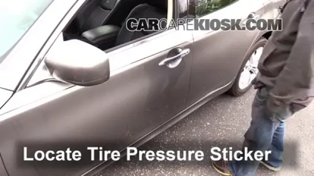 2011 Infiniti M37 X 3.7L V6 Pneus et roues Vérifier la pression des pneus